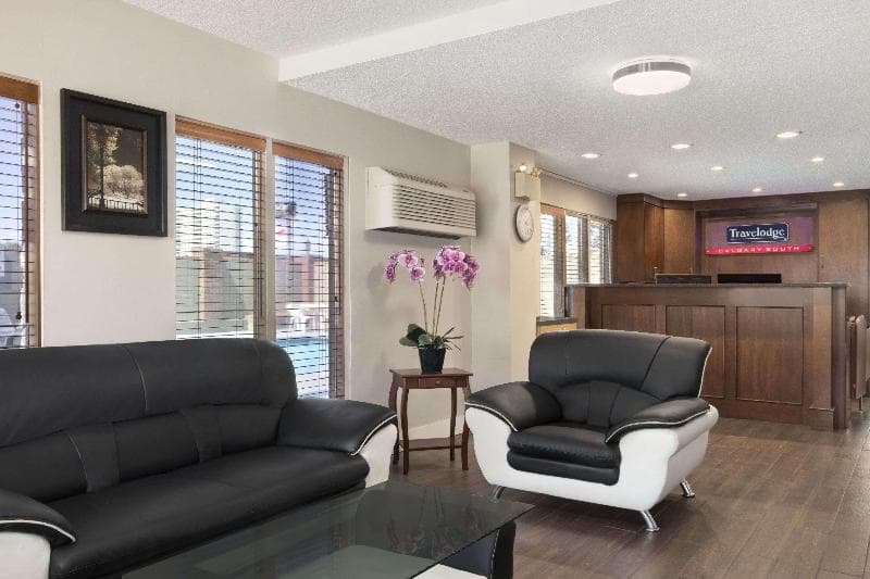 Travelodge By Wyndham Calgary South 5