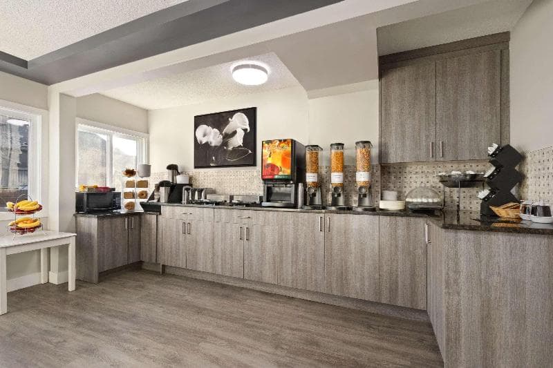Travelodge By Wyndham Calgary South 2