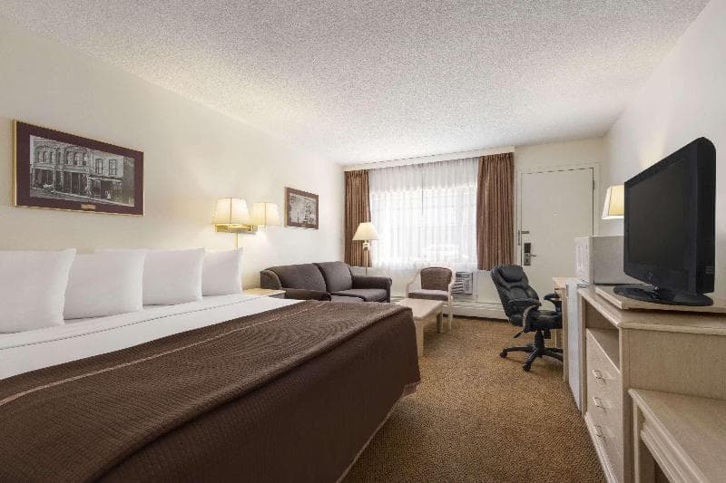 Travelodge By Wyndham Calgary South 4