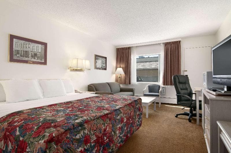 Travelodge By Wyndham Calgary South 3