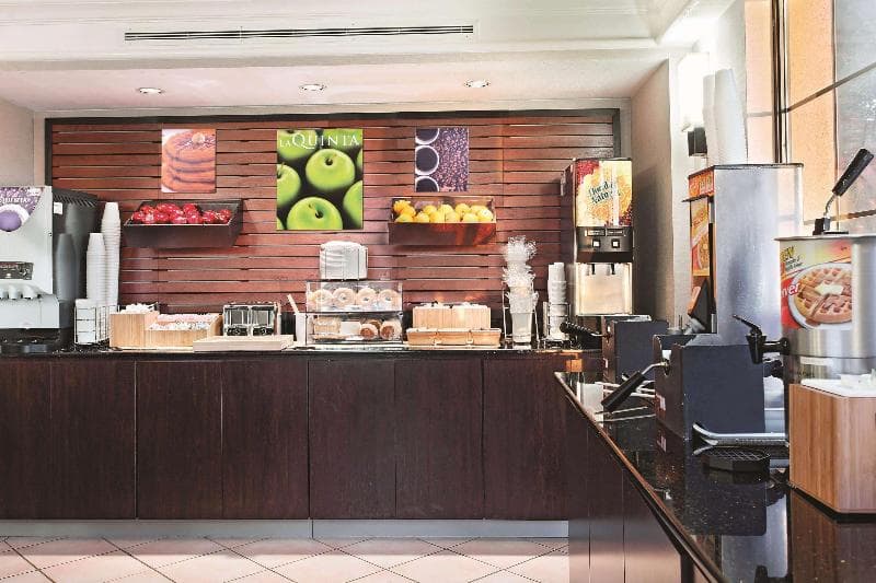 La Quinta Inn by Wyndham Champaign 3