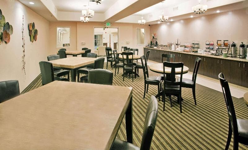 La Quinta Inn & Suites by Wyndham Fowler 3