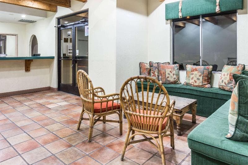 Super 8 By Wyndham Cottonwood 5