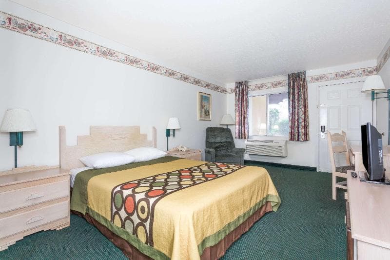 Super 8 By Wyndham Cottonwood 4
