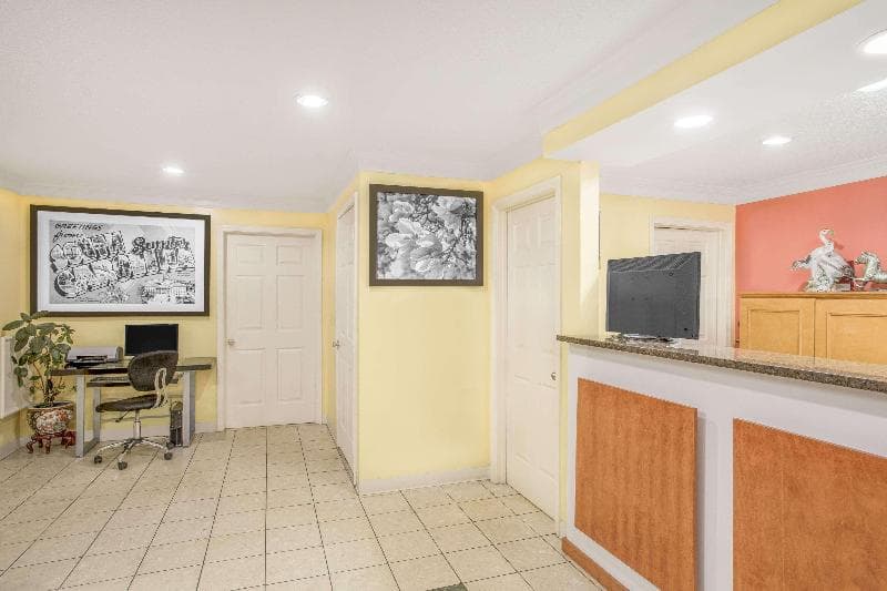 Super 8 By Wyndham Sumter 4