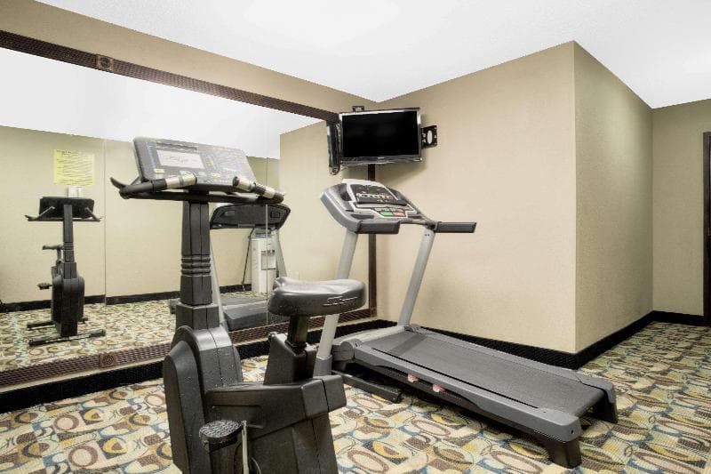 Super 8 By Wyndham Booneville 2
