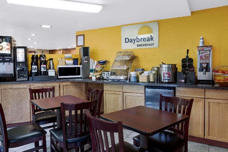 Olympic Inn & Suites 3