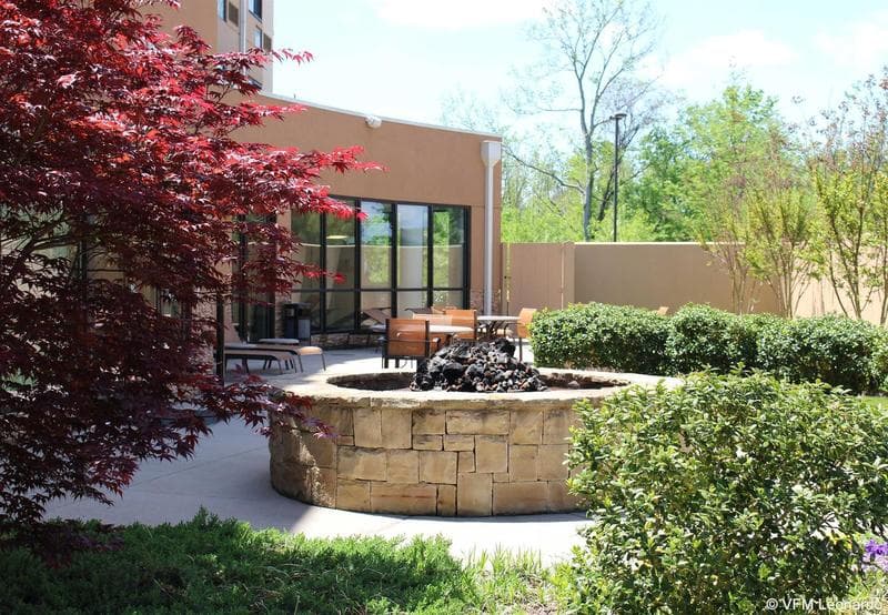 Courtyard Clarksville 3