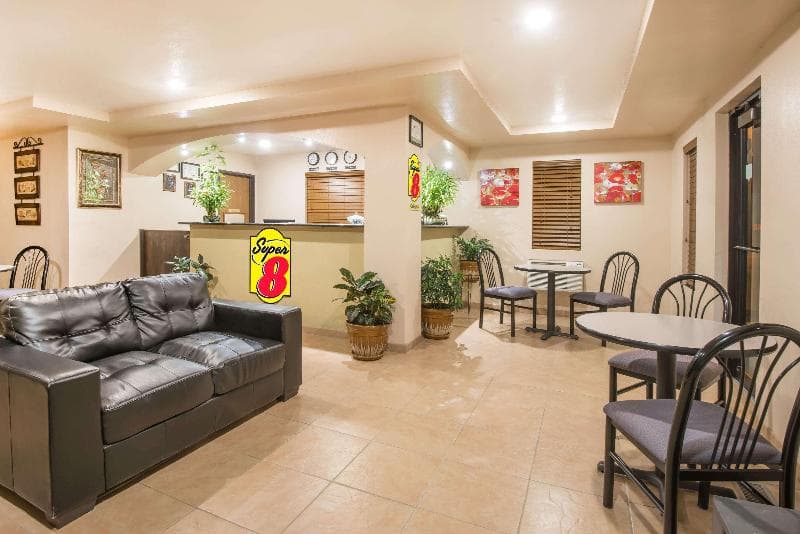 Super 8 By Wyndham Colby 5