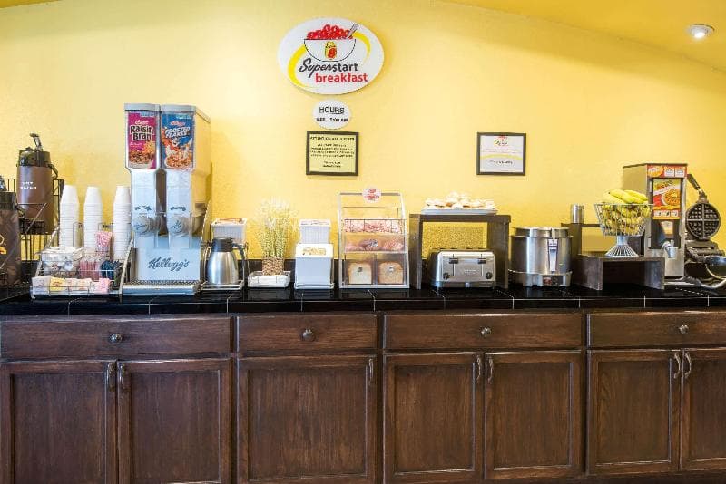 Super 8 By Wyndham Colby 2