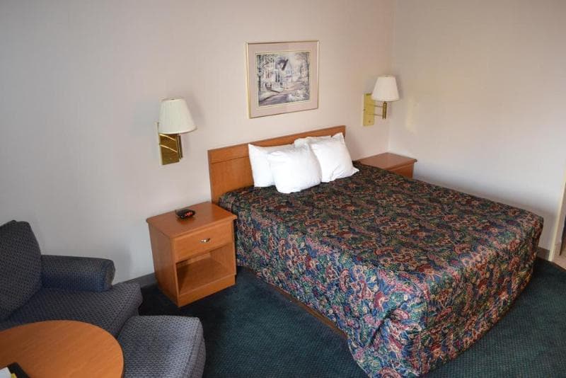 Countryside Inn & Suites Council Bluffs I80/I29 3