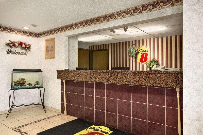 Super 8 by Wyndham Cameron 3