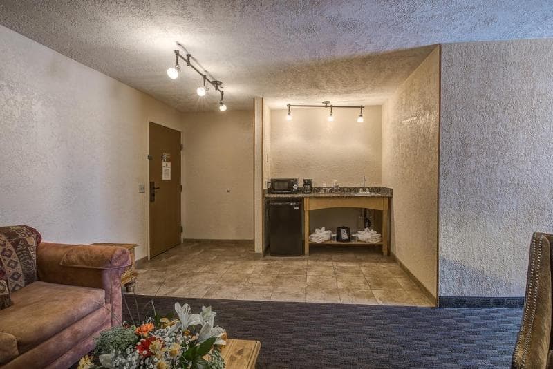 Aarchway Inn 5