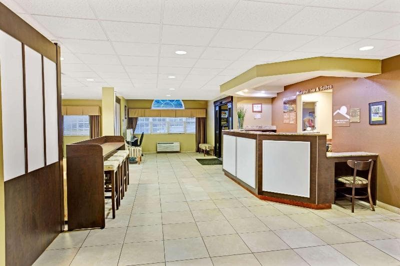 Microtel Inn & Suites by Wyndham Bryson City 5