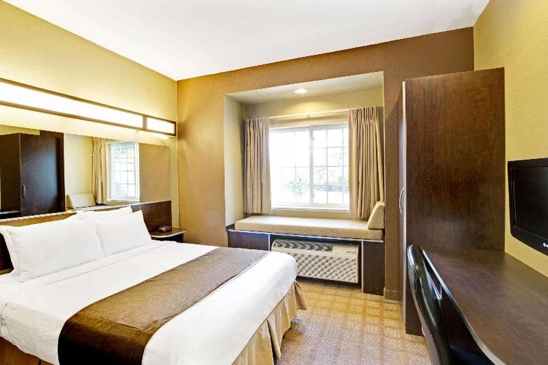 Microtel Inn & Suites by Wyndham Bryson City 4