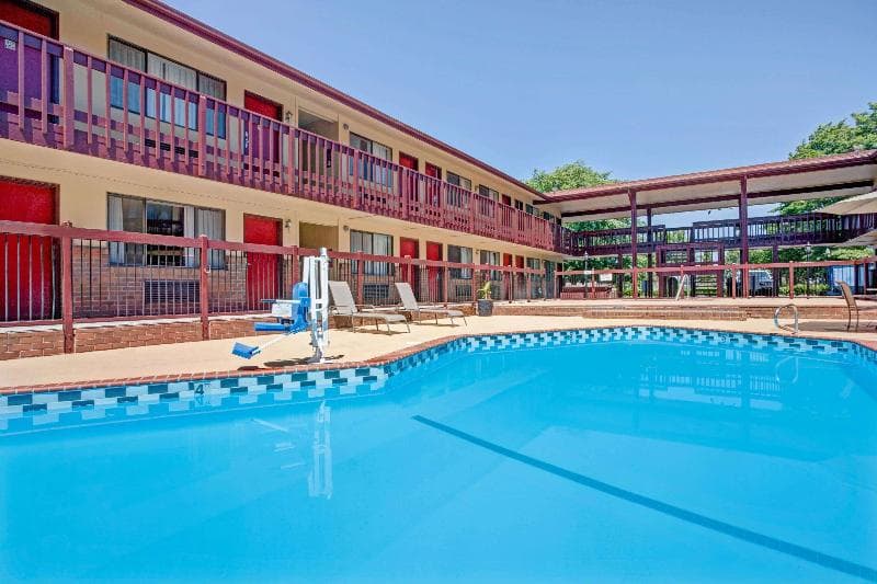 Super 8 by Wyndham Albany 3
