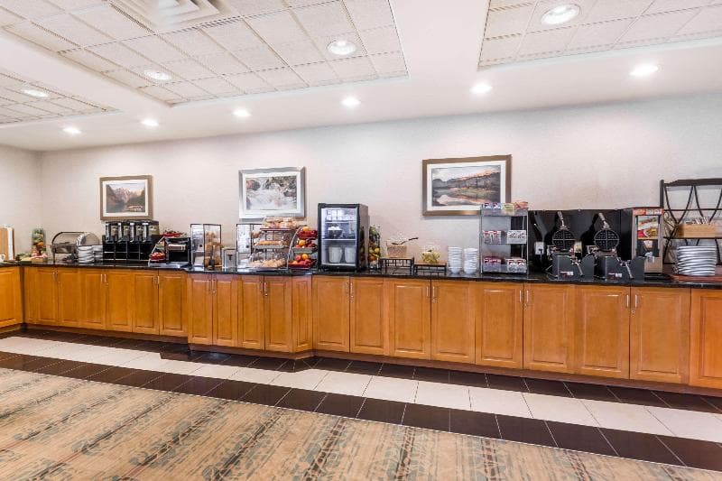 Wingate by Wyndham Calgary South 3