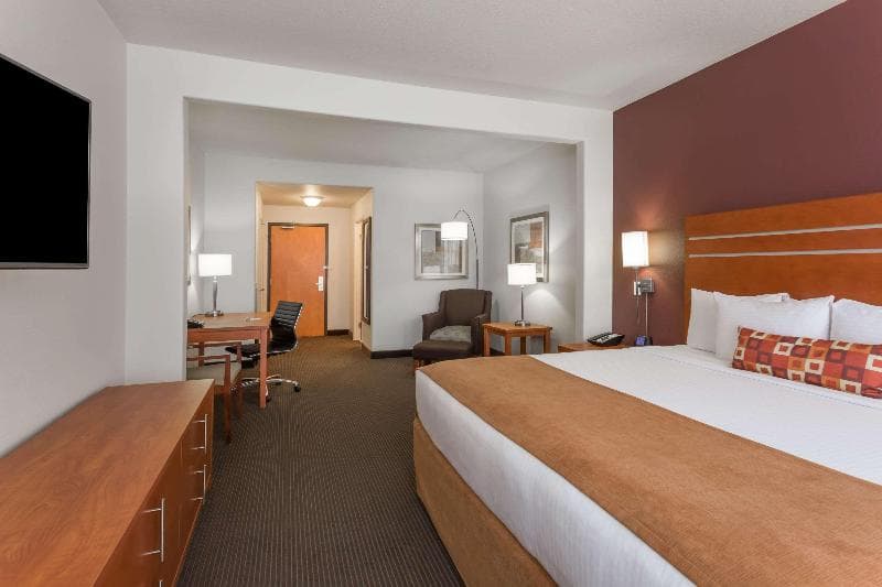 Wingate by Wyndham Calgary South 4