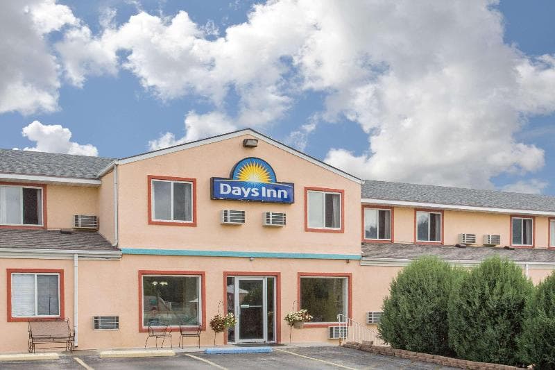 Days Inn by Wyndham Custer 2
