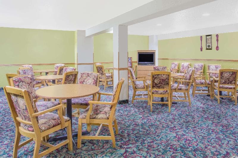 Days Inn by Wyndham Custer 4