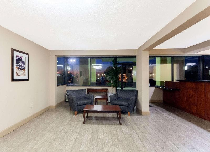 Super 8 By Wyndham Clarksville Northeast 5