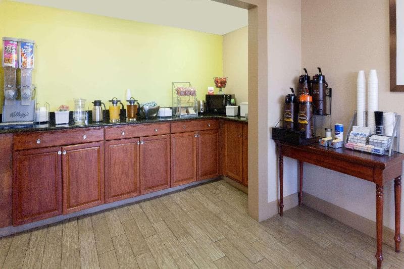 Super 8 By Wyndham Clarksville Northeast 3