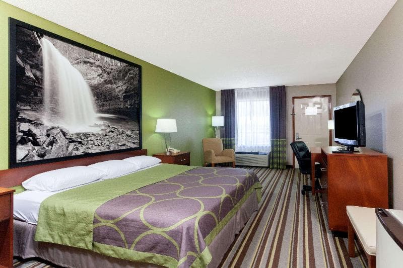 Super 8 By Wyndham Clarksville Northeast 4