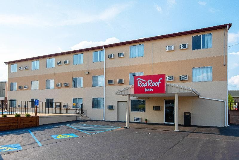 Red Roof Inn Cameron 3