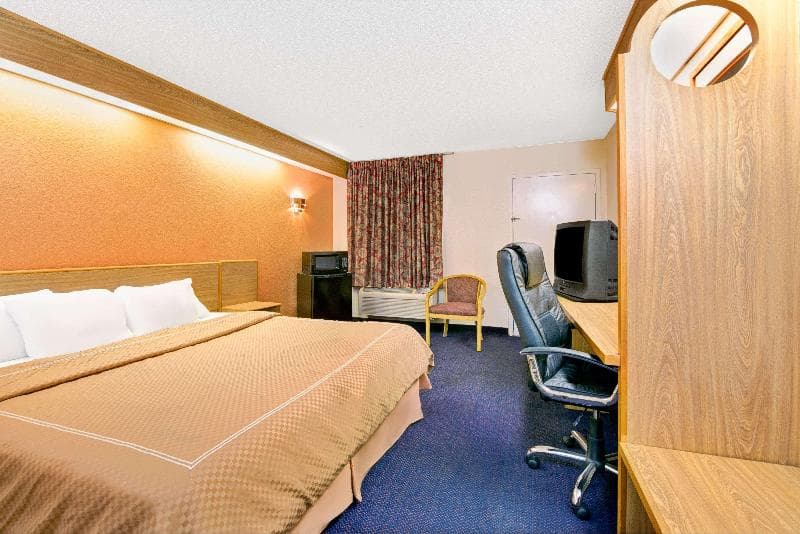 Days Inn by Wyndham Charlotte Northlake photo 1