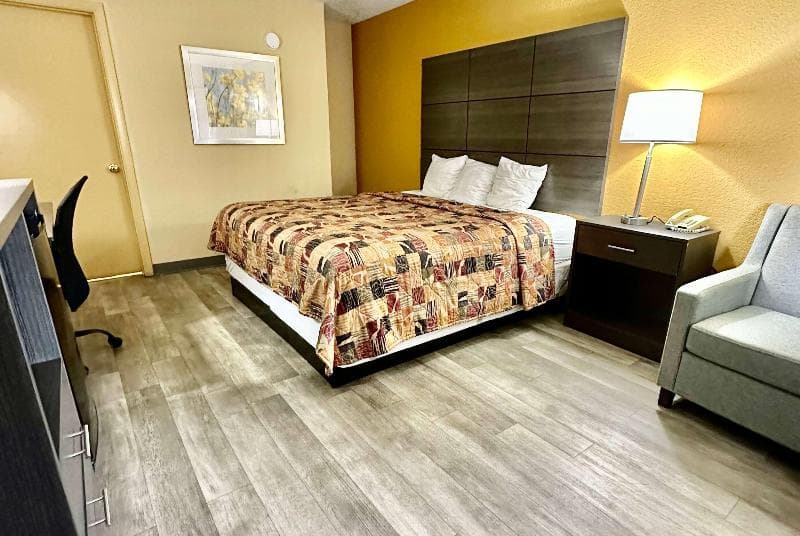 Days Inn by Wyndham Charlotte Northlake 2
