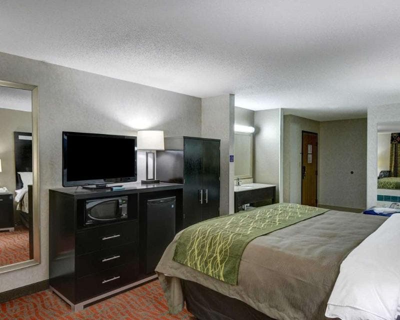 Comfort Inn 3