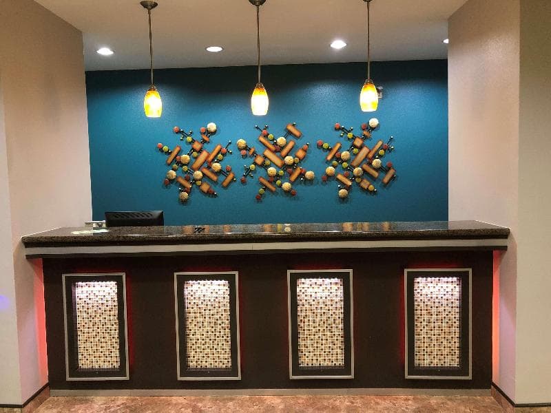 Executive Inn And Suites 3