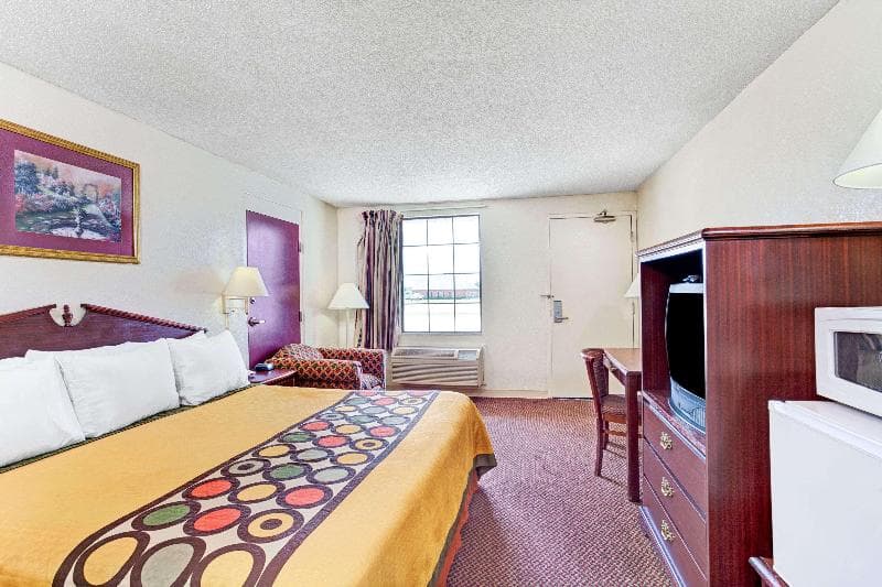 Super 8 By Wyndham Clarksville East photo 1