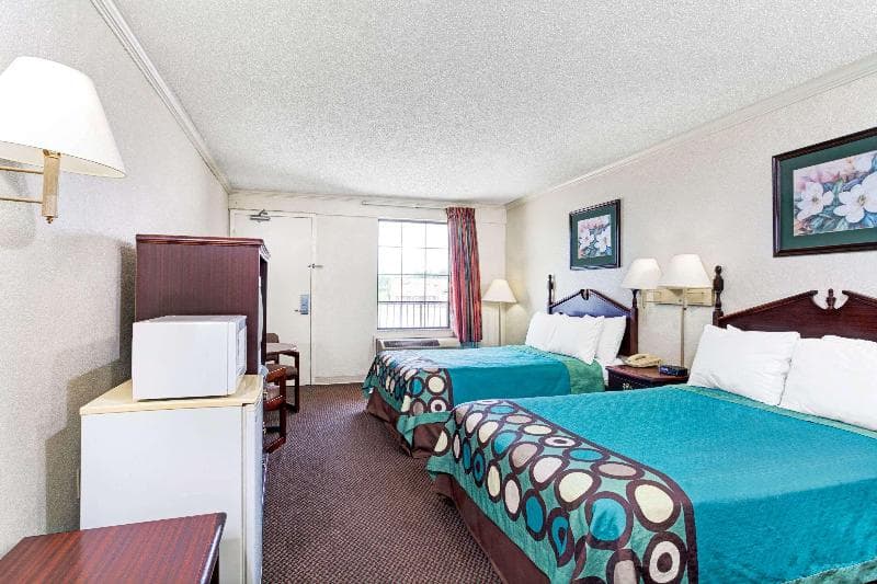Super 8 By Wyndham Clarksville East 5
