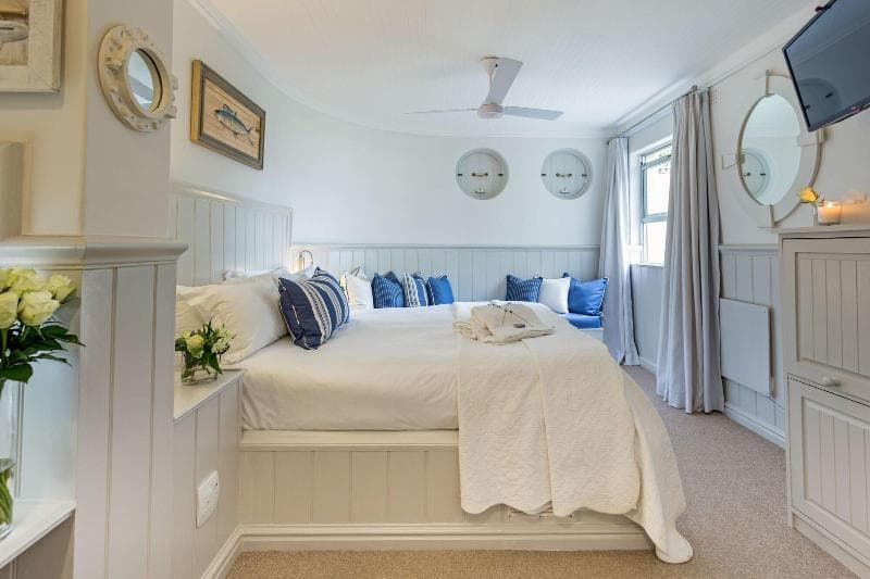 Ocean Watch Guest House 4