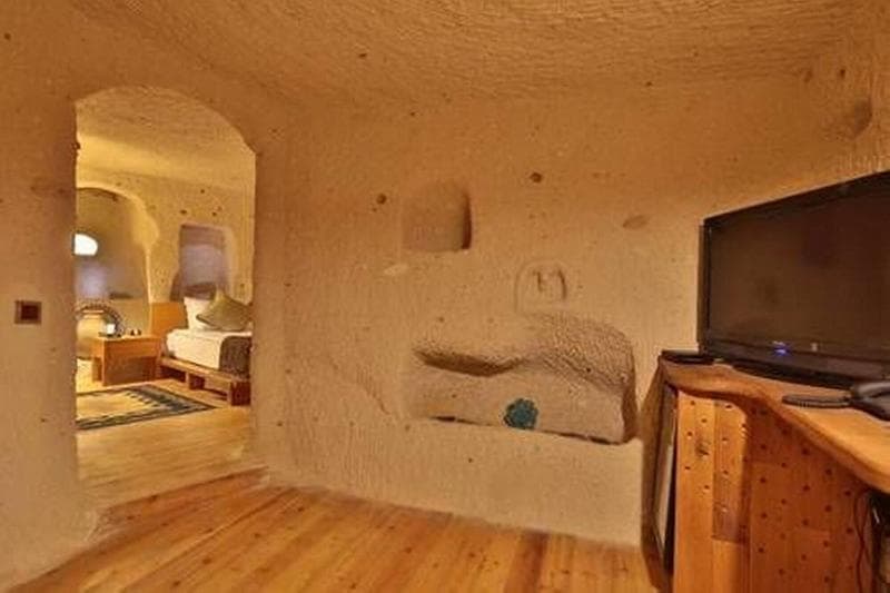 La Casa Cave 4