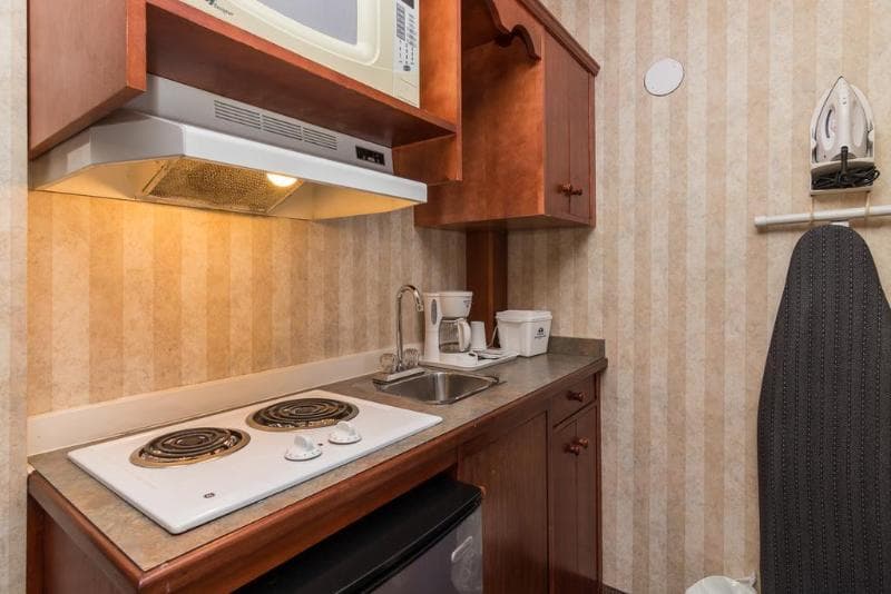 Canadas Best Value Inn-Calgary Chinook Station 5