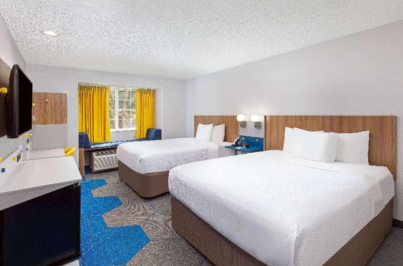 Microtel Inn & Suites by Wyndham Columbus North 2