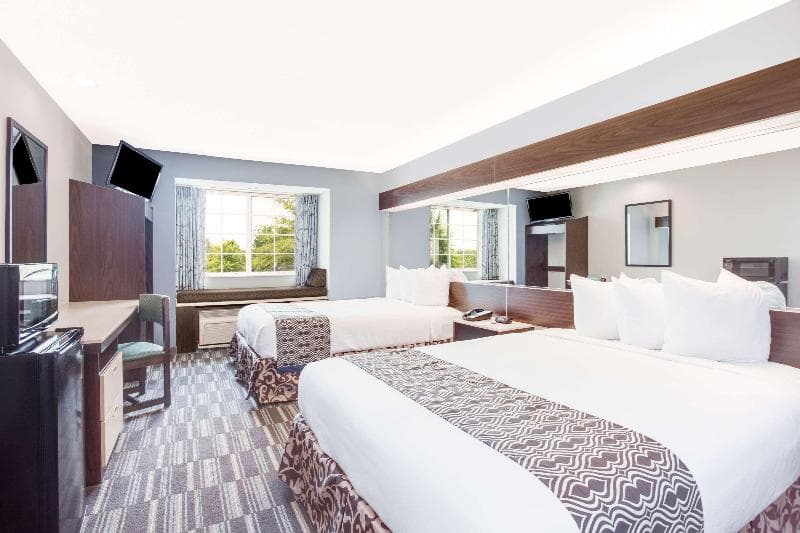 Microtel Inn & Suites by Wyndham Columbus North 5
