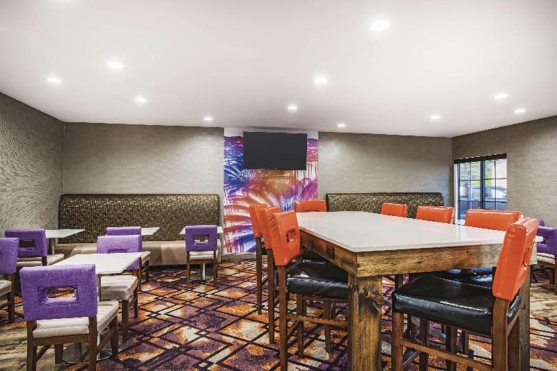 La Quinta Inn & Suites by Wyndham Chambersburg 3