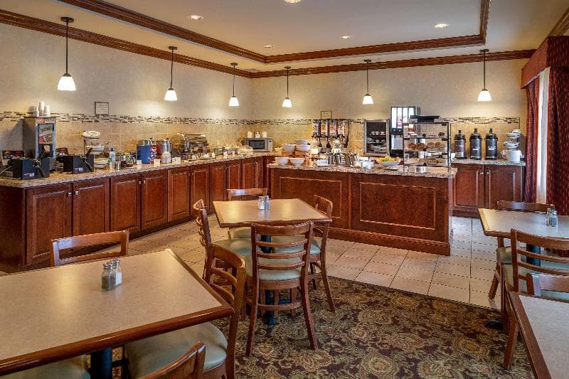 Country Inn & Suites by Radisson, Charleston South, WV 3