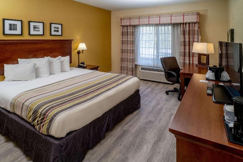 Country Inn & Suites by Radisson, Charleston South, WV 4