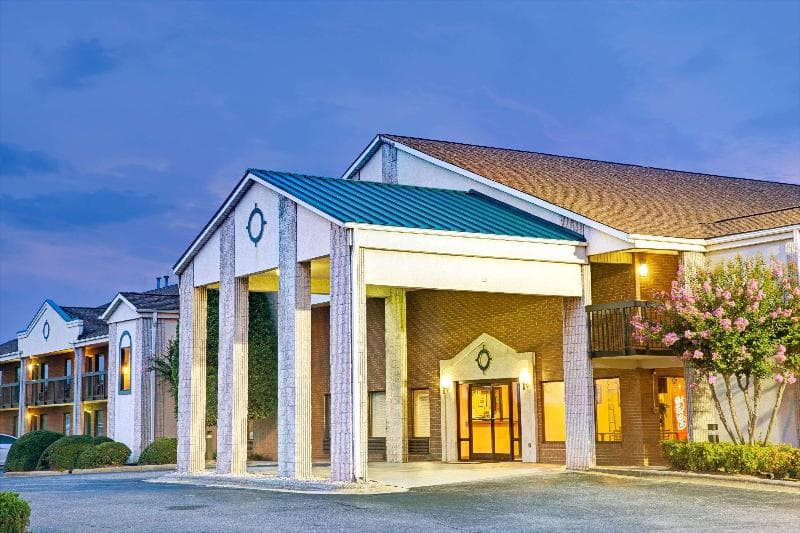 Days Inn by Wyndham Mooresville Lake Norman photo 1