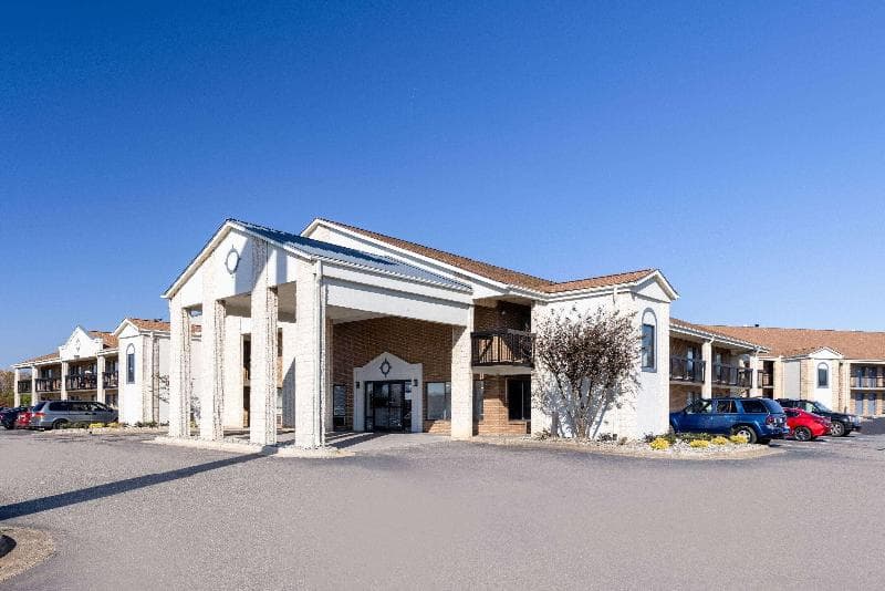 Days Inn by Wyndham Mooresville Lake Norman 2