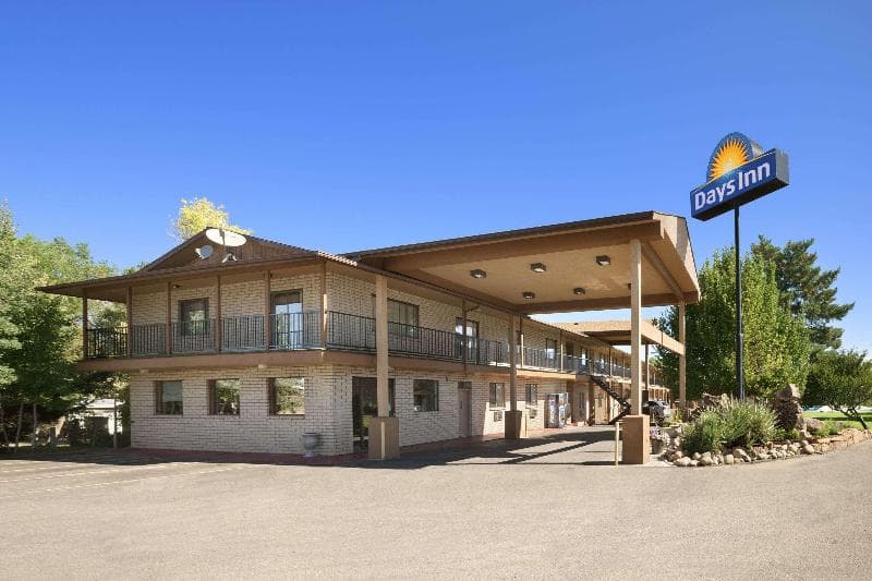 Days Inn by Wyndham Cortez 4