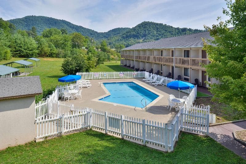 Americas Best Value Inn Canton 5
