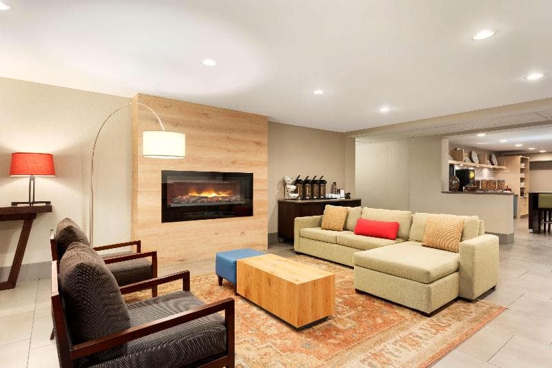 Country Inn & Suites by Radisson, Cedar Rapids Airport, IA 2