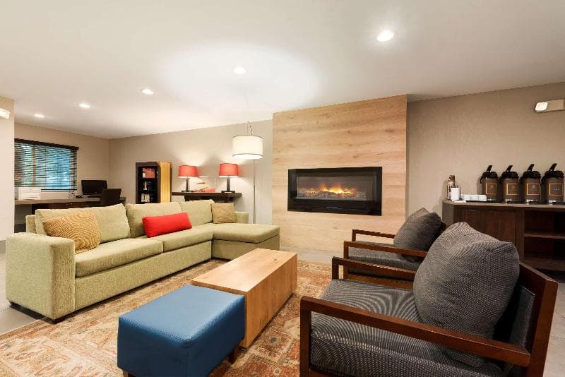 Country Inn & Suites by Radisson, Cedar Rapids Airport, IA 3