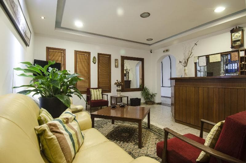 Pigeon Beach Hotel Apartments 4