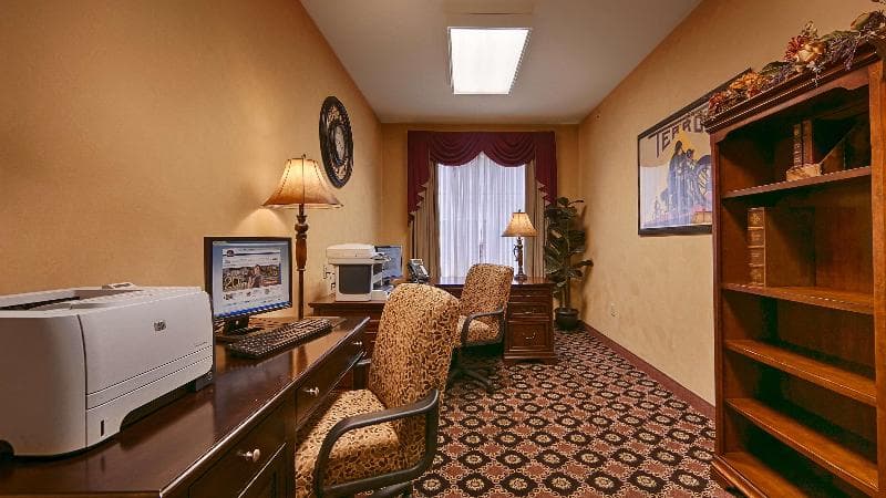 Best Western Plus Hannaford Inn & Suites photo 1